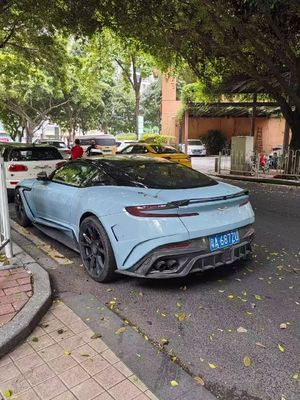 أستون مارتن DB11 كميات الجسم الألياف الكربونية DB11 النمط الرئيسي الأمامي والخلفي الوقاية الجانبية السترة المروحة غطاء الغطاء