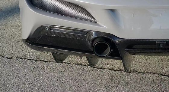 قطع غيار السيارات لـ فيراري F8 كيس جسم ألياف الكربون F8 ترقية Novi Style Diffuser Diffuser Carbon Fiber