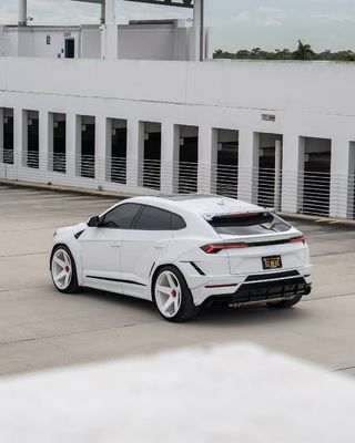 Lamborghini URUS كيت جسم الكربون NT Style أمام شفتي Diffuser Spoiler