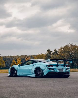F8 Ferrari Auto Body Kit LB Style Blue Carbon Fiber Spoiler Lip Wide Body Kit قوس العجلات
