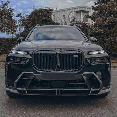لـ BMW X7 مجموعة جسم الألياف الكربونية X7 مجموعة جسم الألياف الكربونية الأمامية المنتشرة