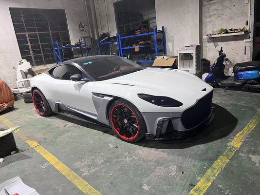 DB11 أستون مارتن عريض الجسم مجموعة خضراء مضارب شفتي مقسم Db11 مجموعة الجسم