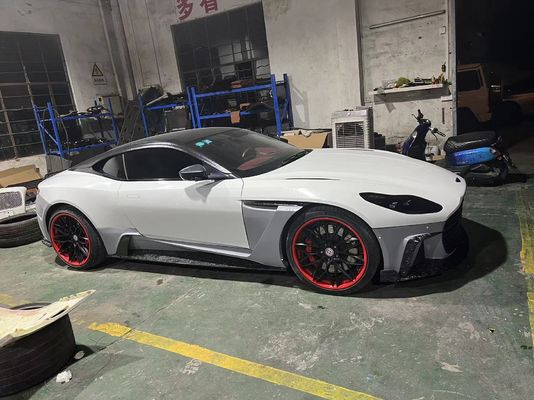 DB11 أستون مارتن عريض الجسم مجموعة خضراء مضارب شفتي مقسم Db11 مجموعة الجسم