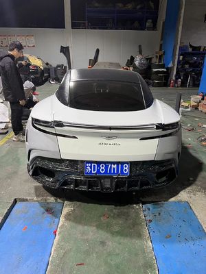DB11 أستون مارتن عريض الجسم مجموعة خضراء مضارب شفتي مقسم Db11 مجموعة الجسم