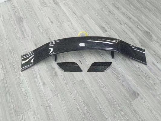 أسترون مارتن سوداء ساطعة مجموعة جسم DBX MSY نمط كربون الألياف سبويلر الجناح