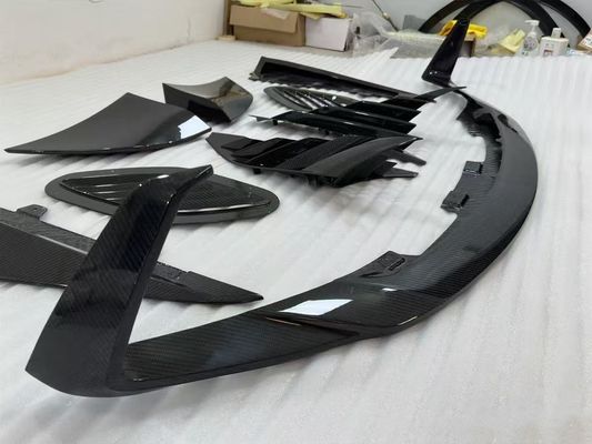 DBS استون مارتن كيت الجسم أبيض 770 نمط سبويلر الأمامي في سيارة ضخ الشفاه